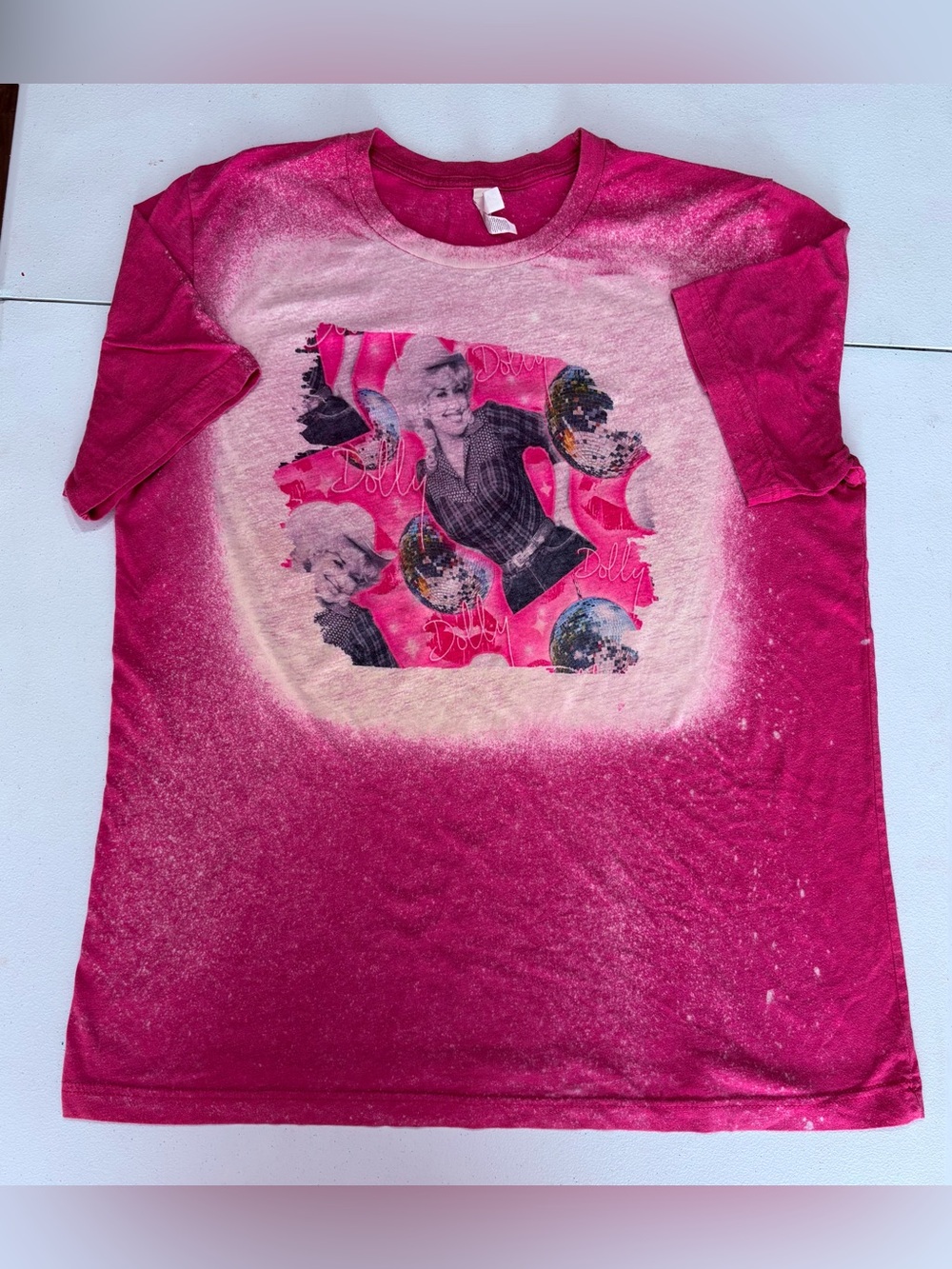 Bella + Canvas Women’s Pink Bleach Splatter Dolly Parton T-shirt Size XL.